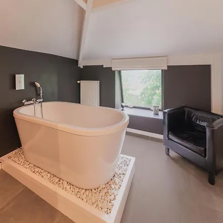 Spacious Near Barvaux, Cleaning Included 펜션