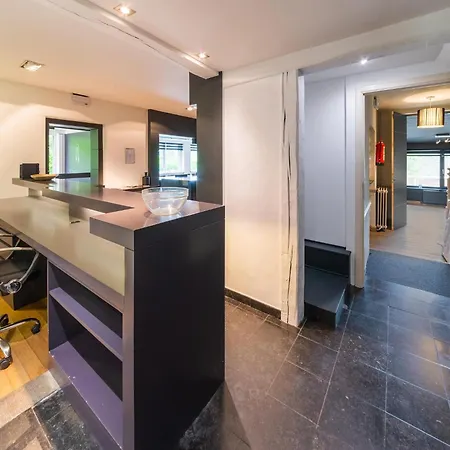 Spacious Near Barvaux, Cleaning Included 바르보